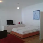 Abina De Luxe
